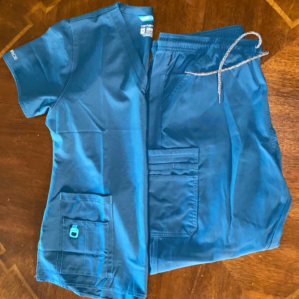 Carhartt Woman’s Scrub Set